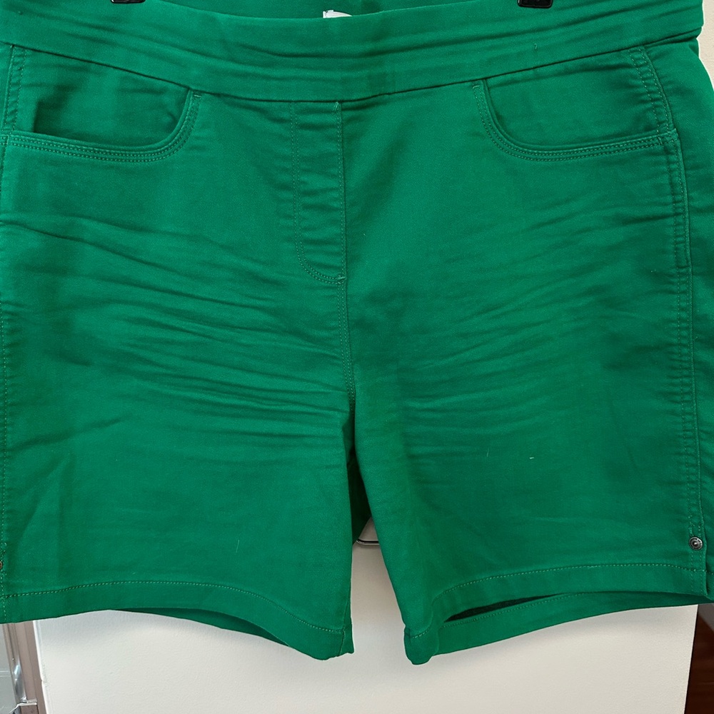 Liz Claiborne Vibrant Green Women's Bermudas